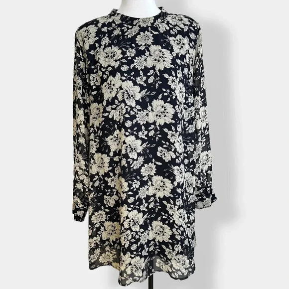 ASTR Floral Dress Cutout Back M‎ - Picture 1 of 5